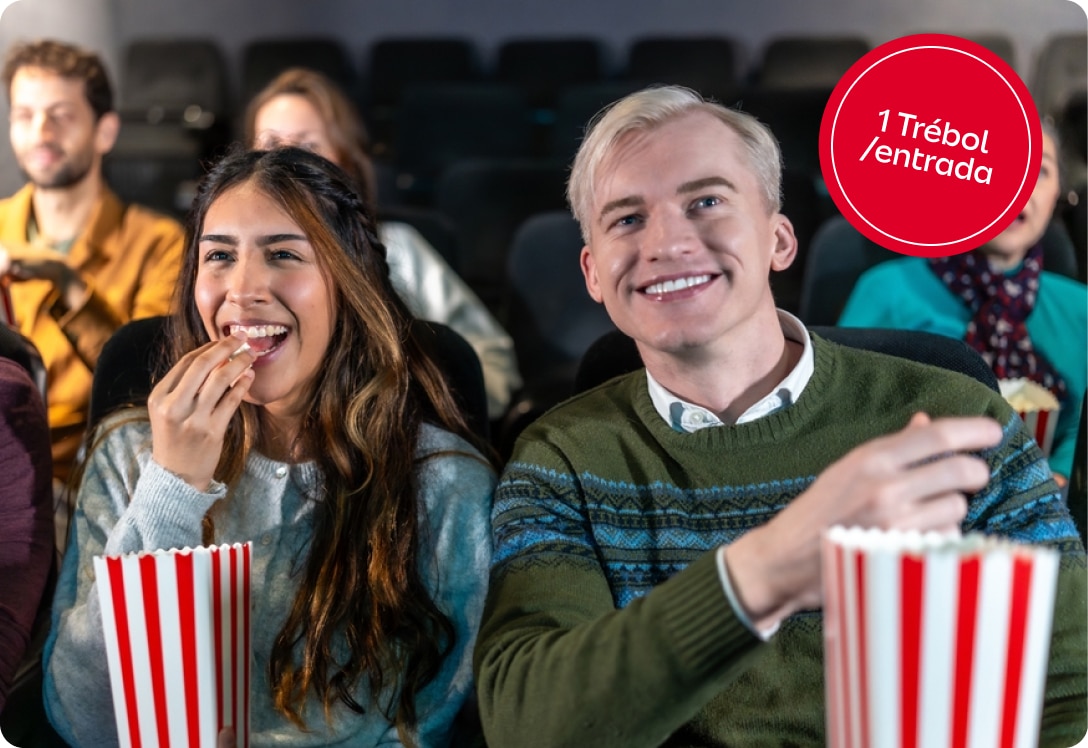 Mujer guiñando el ojo. Promo de treboles de Club MAPFRE