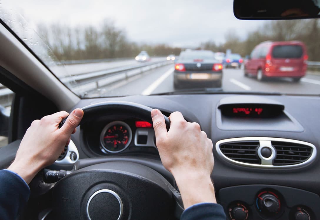 velocidad máxima en el coche en vías urbanas