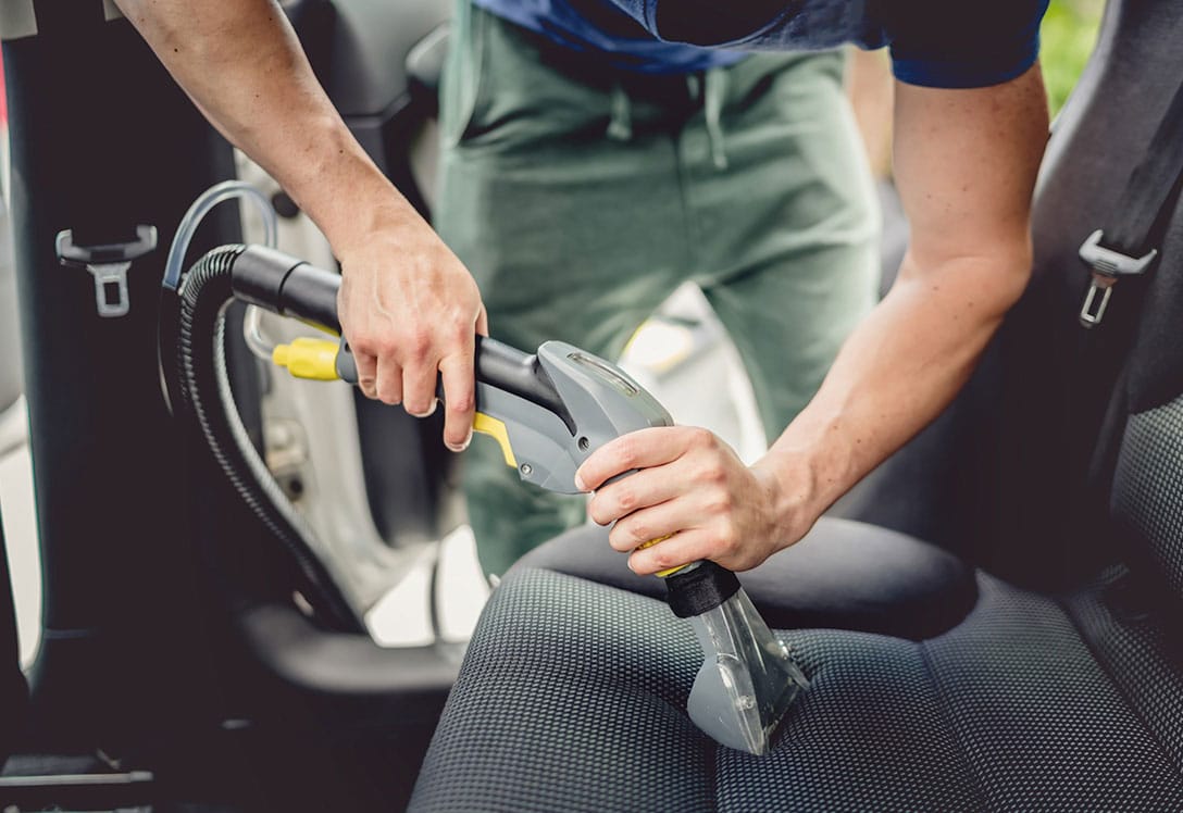 Cómo limpiar la tapicería del coche y con qué frecuencia - Lavado