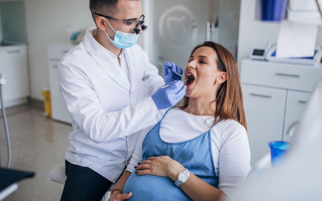 ¿Cómo influye el embarazo en la salud dental?