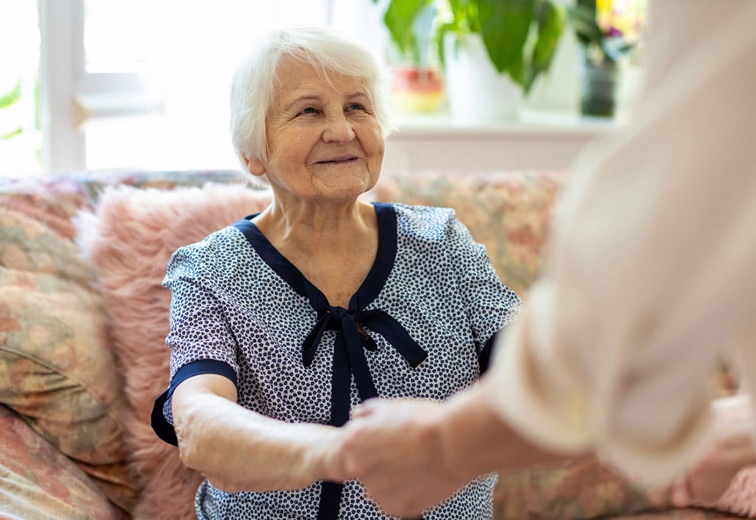 Consejos cómo evitar caídas en personas mayores