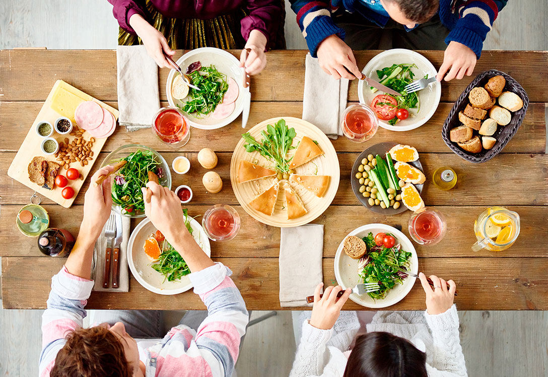 cena ligera y saludable en familia