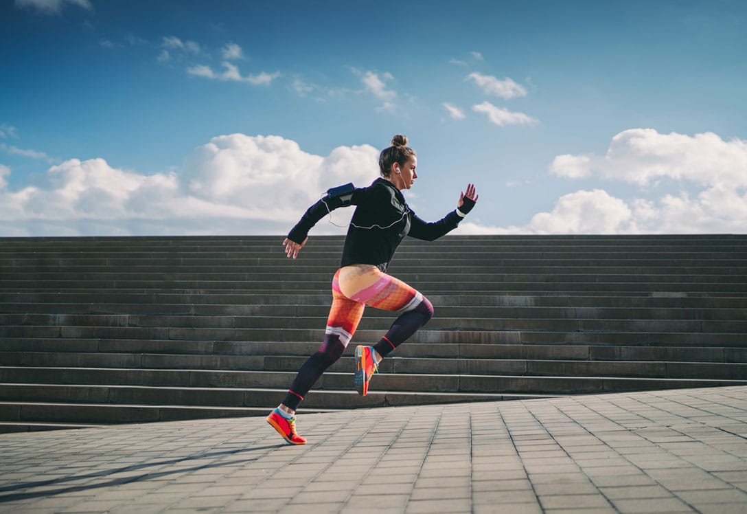 hombre practicando running