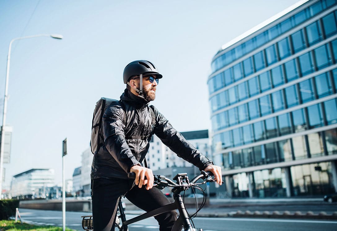 Hombre en bicicleta