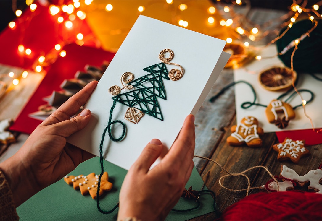 tarjeta navidad con hecha con costura y lana
