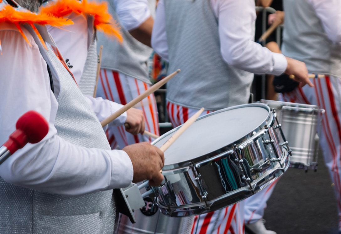 detalle de tambores de comparsa de carnaval