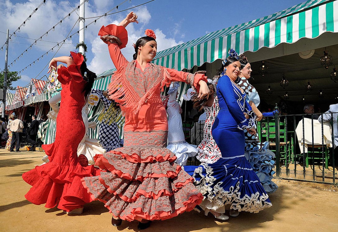 folclóricas bailando sevillanas