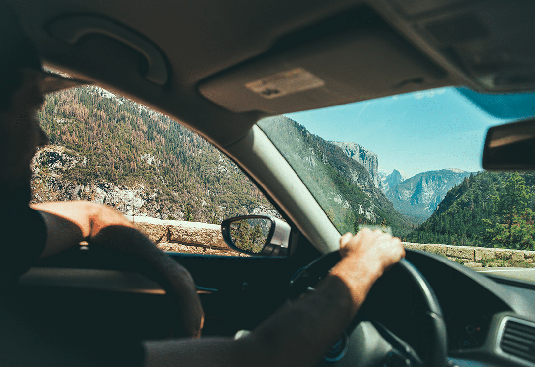 hombre conduciendo