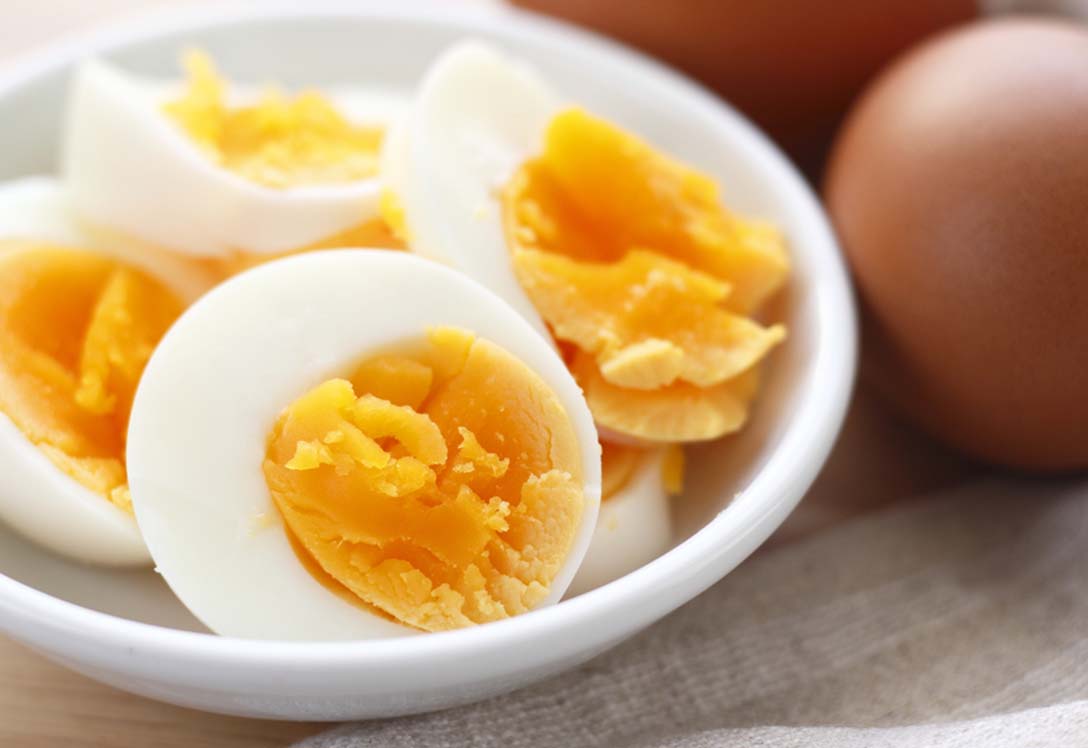 Huevos cocidos en rodajas