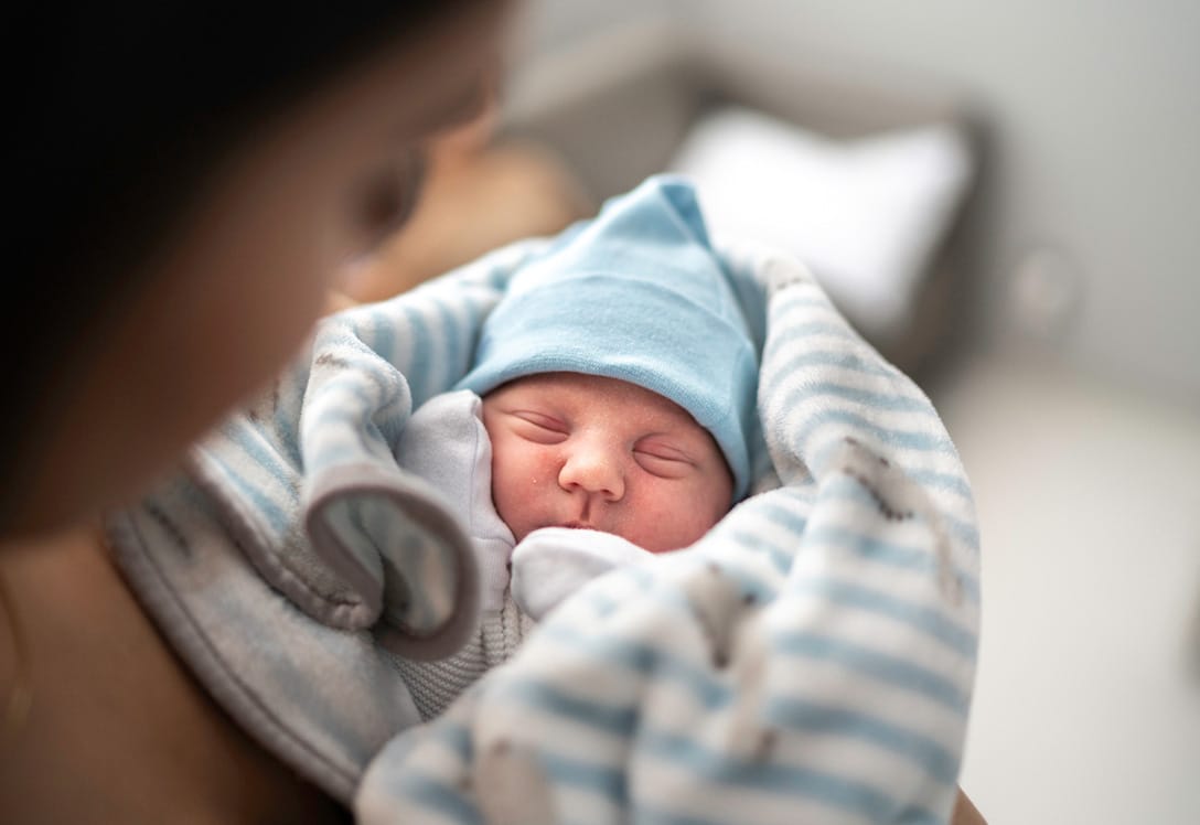 madre-con-bebe Madre con su bebé después de una cesárea