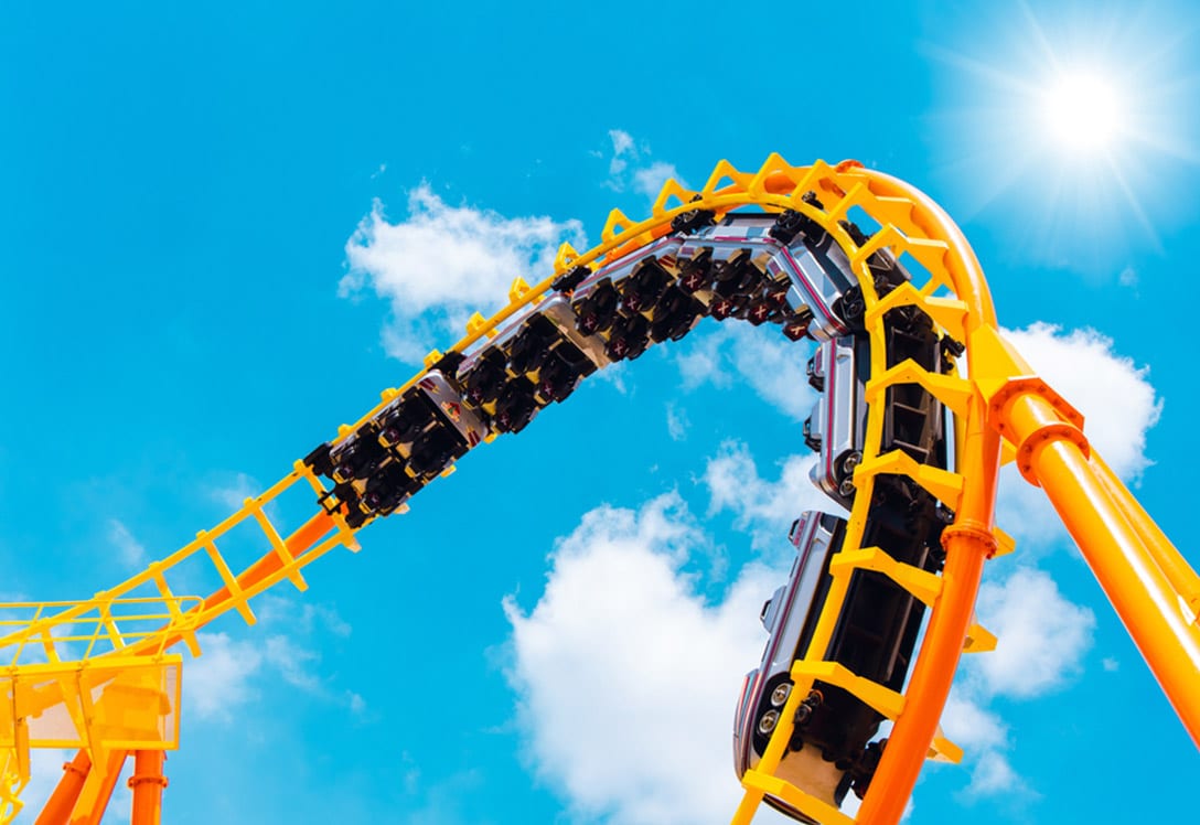 Montaña rusa en parque temático