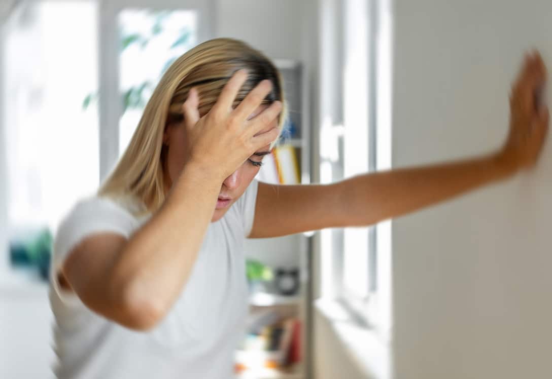 mujer con mareo por epilepsia