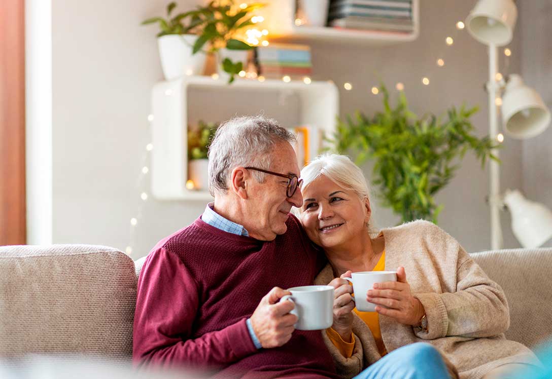 pareja de mayores arrendadores