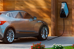 Coche eléctrico en un punto de recarga